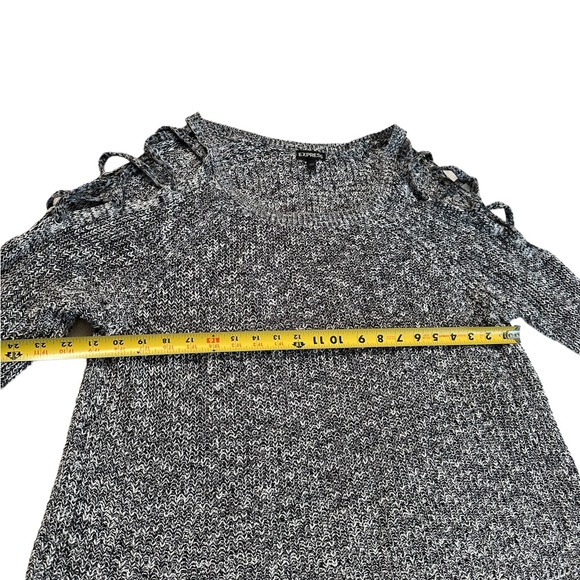 Express % Cotton Open Shoulder Sweater Size M - Picture 11 of 17